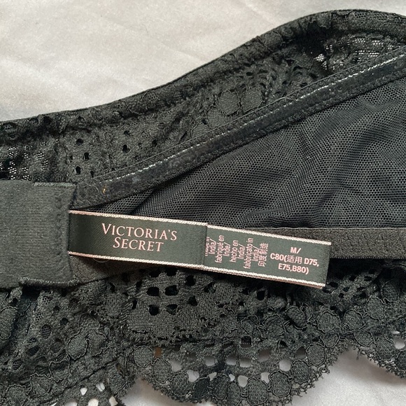 Black Scallop Lace Bandeau - Picture 2 of 6
